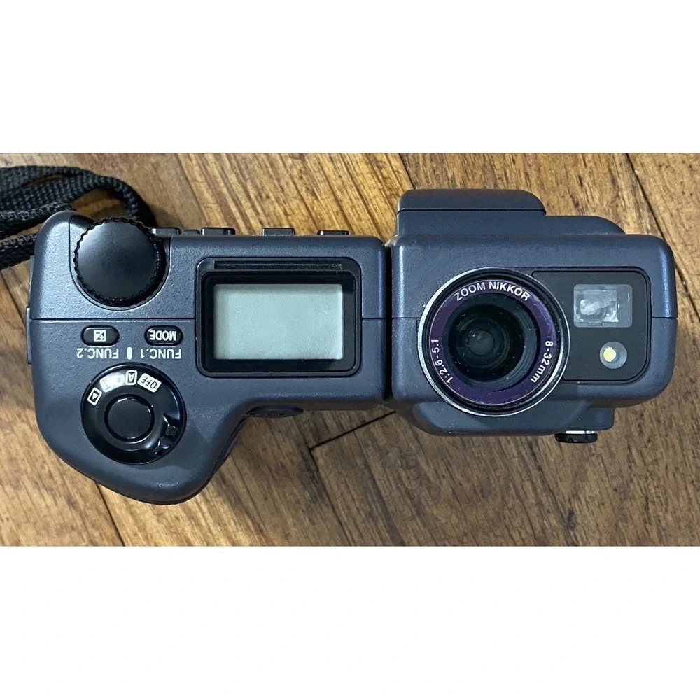 Nikon COOLPIX 995 Digital Camera - No Battery Charger - Untested